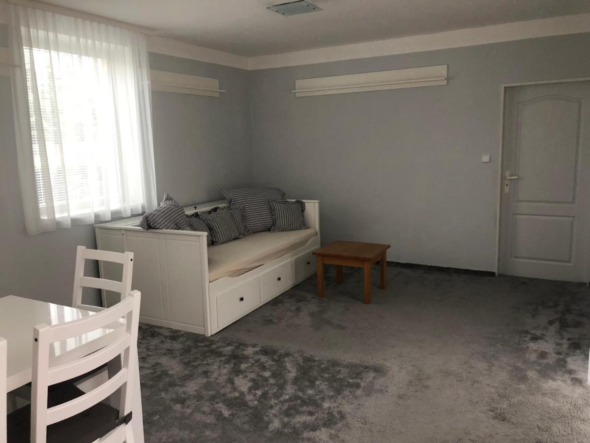 Villa Prazdninovy Dum Zavadilka Budweis Exterior foto